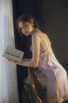 夏天女生校服太薄能看到馒头